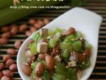 芹菜豆干拌花生米的做法 芹菜豆干拌花生米的做法