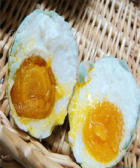 五味子甜鴨蛋的做法 五味子甜鴨蛋的做法