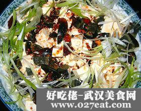 豆腐拌皮蛋的做法 豆腐拌皮蛋的做法