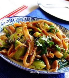 紅油豬耳拍黃瓜的做法 紅油豬耳拍黃瓜的做法