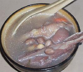 花生鳳爪燉豬腳的做法 花生鳳爪燉豬腳的做法