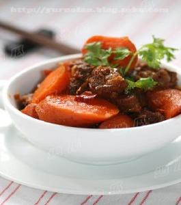 胡蘿卜燉牛腩的做法 胡蘿卜燉牛腩的做法