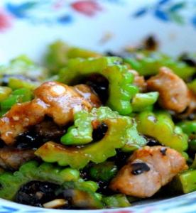 苦瓜生炒小排骨的做法 苦瓜生炒小排骨的做法