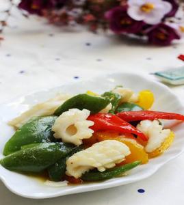 魷魚卷炒彩椒的做法 魷魚卷炒彩椒的做法