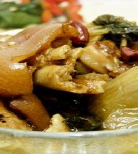 酸菜燉豬蹄的做法 酸菜燉豬蹄的做法