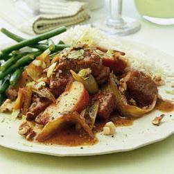 諾曼底蘋果芹菜胡桃炒豬肉的做法 諾曼底蘋果芹菜胡桃炒豬肉的做法