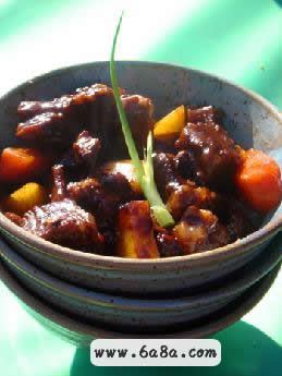 秘制黑胡椒煲牛腩的做法 秘制黑胡椒煲牛腩的做法