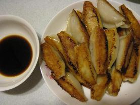 竅門巧做:酥脆牛肉鍋貼的做法 竅門巧做:酥脆牛肉鍋貼的做法