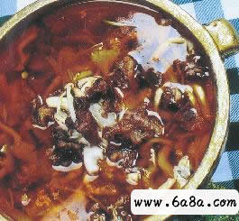 野山菌煲牛腩的做法 野山菌煲牛腩的做法