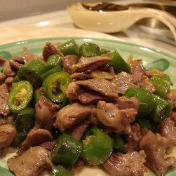 青椒煸雞雜的做法 青椒煸雞雜的做法