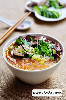 南京鴨血粉絲湯的做法 南京鴨血粉絲湯的做法