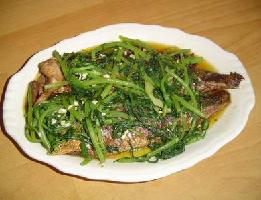 青魚燉茼蒿的做法 青魚燉茼蒿的做法