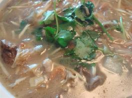 �~(y��)��������