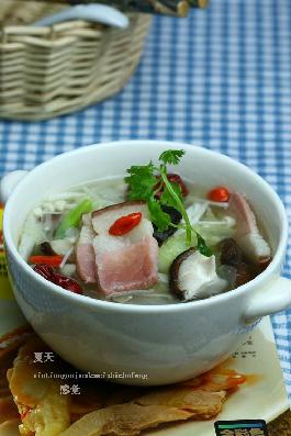 鮮菇臘肉白菜鍋的做法 鮮菇臘肉白菜鍋的做法