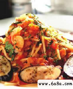 鳀魚橄欖蕃茄面的做法 鳀魚橄欖蕃茄面的做法