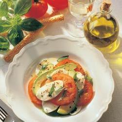 番茄酪梨乳酪開胃拼盤的做法 番茄酪梨乳酪開胃拼盤的做法