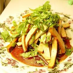 煎辣椒拌香菜豆干的做法 煎辣椒拌香菜豆干的做法