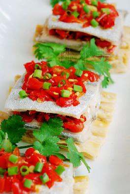剁椒腐竹蒸帶魚的做法 剁椒腐竹蒸帶魚的做法