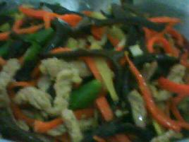 肉炒青椒木耳胡蘿卜的做法 肉炒青椒木耳胡蘿卜的做法