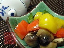 青紅黃椒炒草菇的做法 青紅黃椒炒草菇的做法