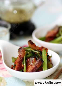 雙椒爆臘肉的做法 雙椒爆臘肉的做法