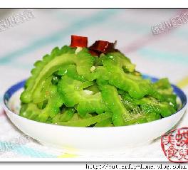 清暑利濕清炒苦瓜的做法 清暑利濕清炒苦瓜的做法