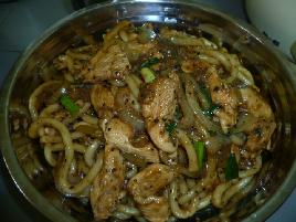 黑胡椒炒雞肉烏冬面的做法 黑胡椒炒雞肉烏冬面的做法