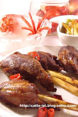 手抓棒棒骨VS辣椒烤茄丁的做法 手抓棒棒骨VS辣椒烤茄丁的做法