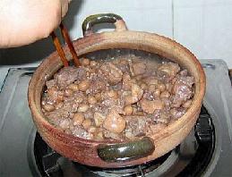 花生排骨煲的做法 花生排骨煲的做法