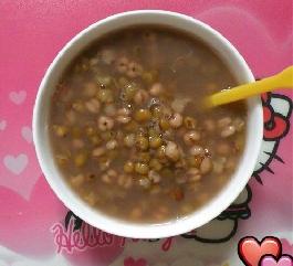 綠豆薏米糖水的做法 綠豆薏米糖水的做法