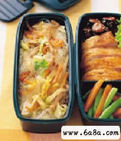 炒米粉便當(dāng)?shù)淖龇? title=