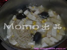 �����םL����������