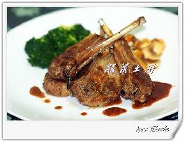 香烤小羊排配奶油蘑菇紅酒汁的做法 香烤小羊排配奶油蘑菇紅酒汁的做法