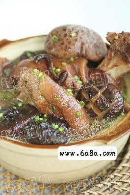 蘑菇燉肘子的做法 蘑菇燉肘子的做法