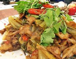 咸菜炒面腸的做法 咸菜炒面腸的做法