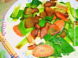 臘肉炒大蒜+鹵水牛肉的做法 臘肉炒大蒜+鹵水牛肉的做法