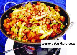 鍋?zhàn)兄窆S香豬的做法 鍋?zhàn)兄窆S香豬的做法