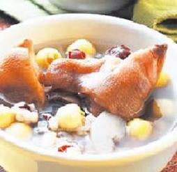 四神燉豬手湯的做法 四神燉豬手湯的做法