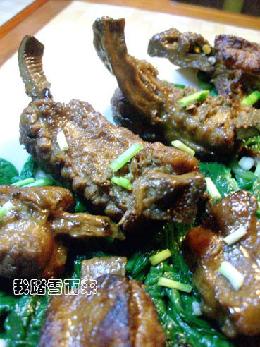 熏筍穿排骨的做法 熏筍穿排骨的做法