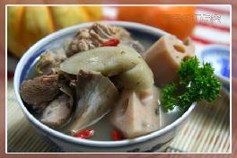 牛蒡蓮藕龍骨湯的做法 牛蒡蓮藕龍骨湯的做法