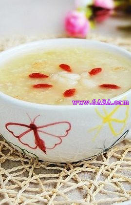 銀耳雪梨小米粥的做法 銀耳雪梨小米粥的做法