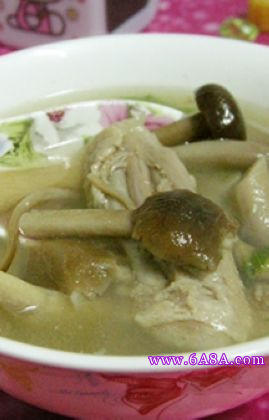 鴨件茶樹(shù)菇湯的做法 鴨件茶樹(shù)菇湯的做法