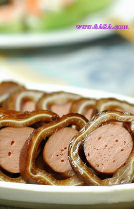 火腿腸豬耳卷的做法 火腿腸豬耳卷的做法