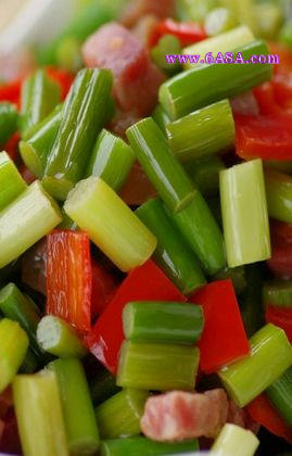 蒜苔炒臘丁的做法 蒜苔炒臘丁的做法