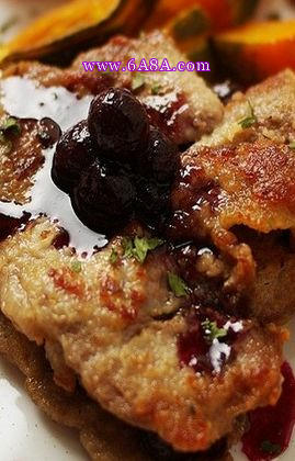 藍(lán)莓醬汁烤豬排的做法 藍(lán)莓醬汁烤豬排的做法