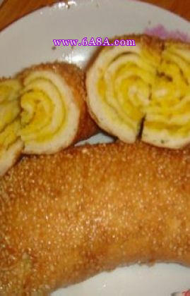 鴨蛋黃香麻大餅的做法 鴨蛋黃香麻大餅的做法