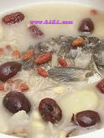 銀耳鯽魚湯的做法 銀耳鯽魚湯的做法