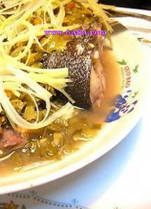 剁椒蒸魚(yú)頭的做法 剁椒蒸魚(yú)頭的做法