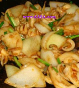 洋蔥炒墨魚(yú)的做法 洋蔥炒墨魚(yú)的做法