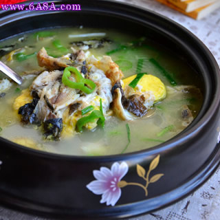 荷包蛋煮黃骨魚的做法 荷包蛋煮黃骨魚的做法